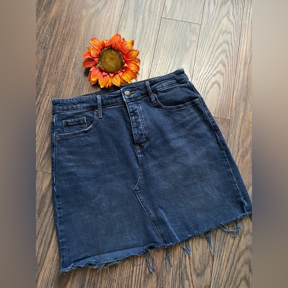 🦋B2G1🦋OLD NAVY High Rise Secret Slim Pockets Raw Hem Denim Skirt | 8 |
